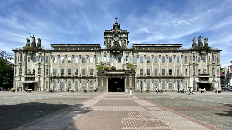 Modern US research building