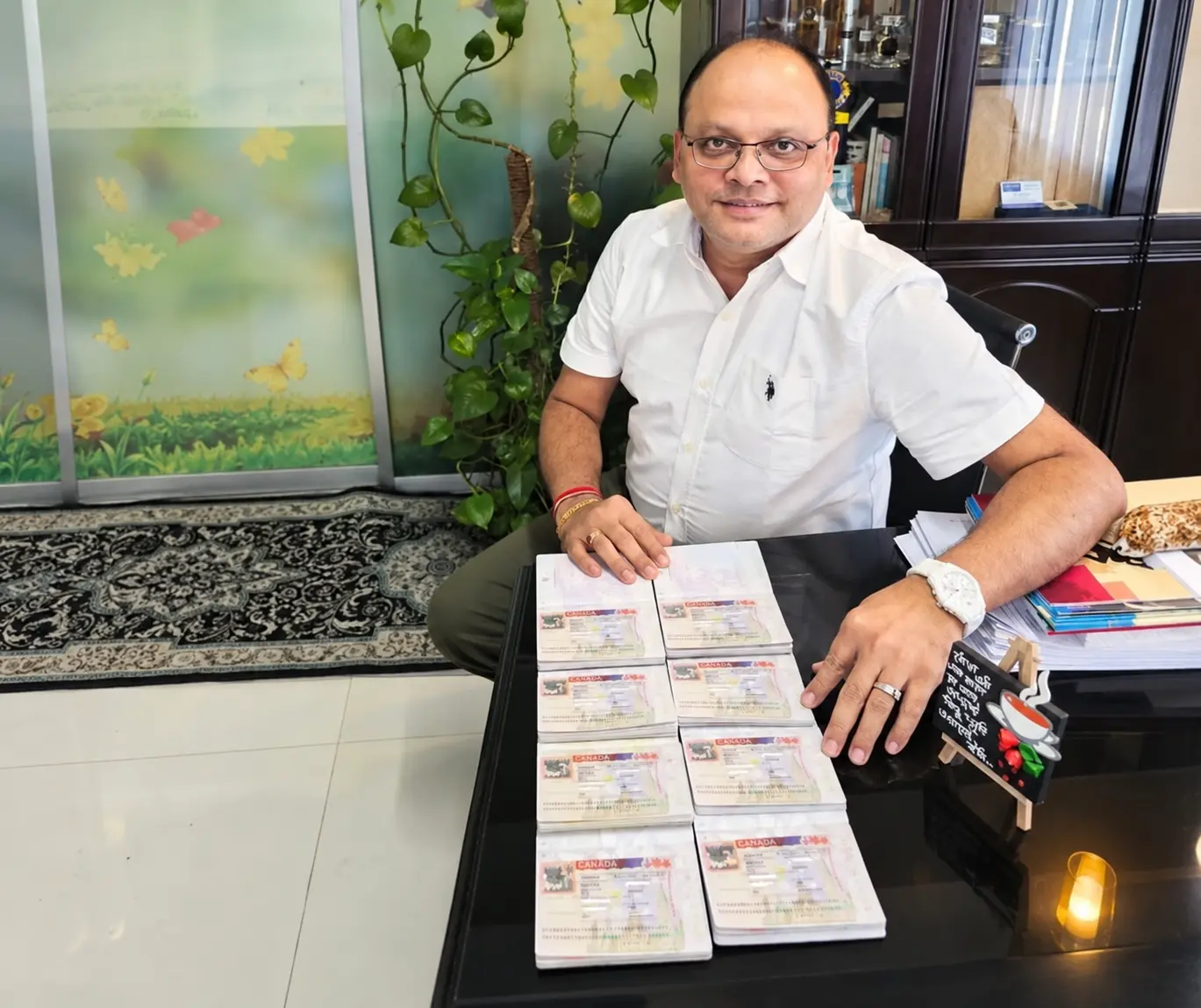 Six passports with Canadian visas received in one day, on a consultant desk